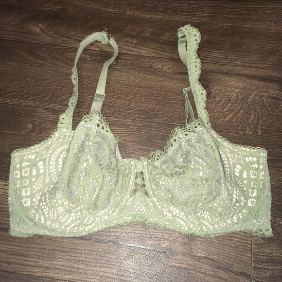 Victorias Secret sage & pink lacy sexy push-up bra - Picture 1 of 4
